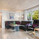 4 Bedroom Lovely In Ferienhaus *