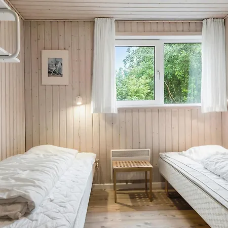 4 Bedroom Lovely In Semesterbostad Tarm