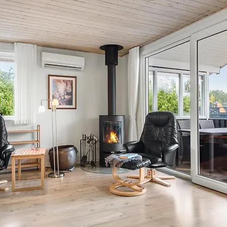 4 Bedroom Lovely In Tarm