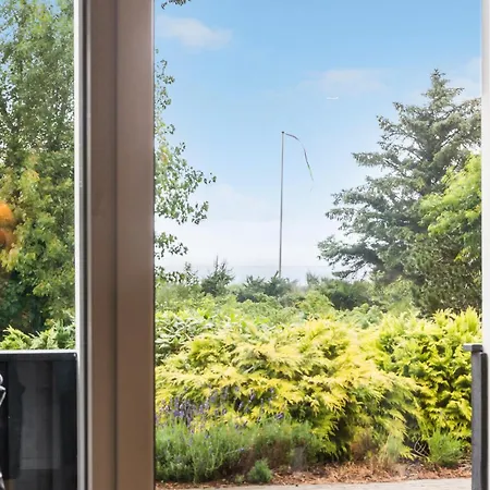 4 Bedroom Lovely In بيت للعطل