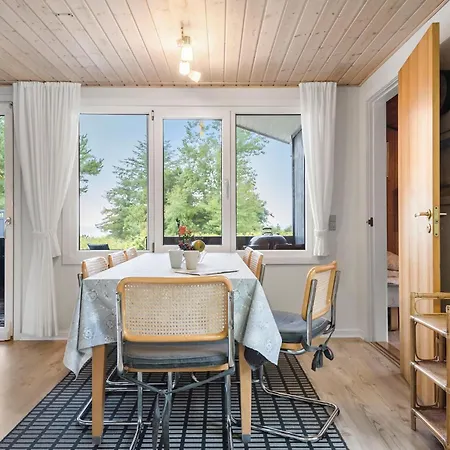 펜션 4 Bedroom Lovely In