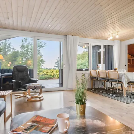 بيت للعطل 4 Bedroom Lovely In *