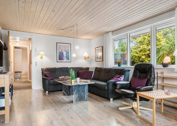 4 Bedroom Lovely In Σπίτι διακοπών *