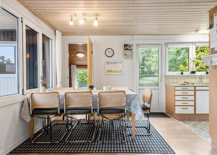 4 Bedroom Lovely In Σπίτι διακοπών *