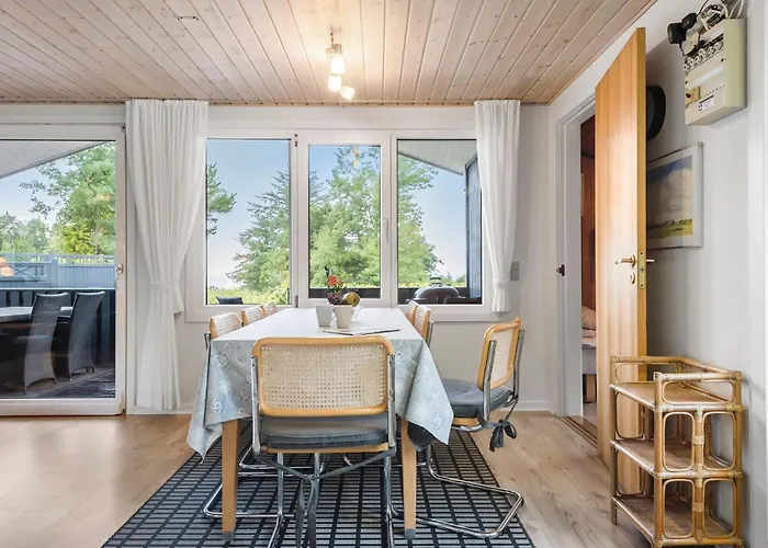 Σπίτι διακοπών 4 Bedroom Lovely In