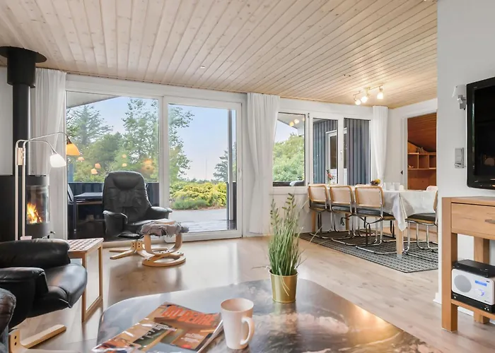 Σπίτι διακοπών 4 Bedroom Lovely In *