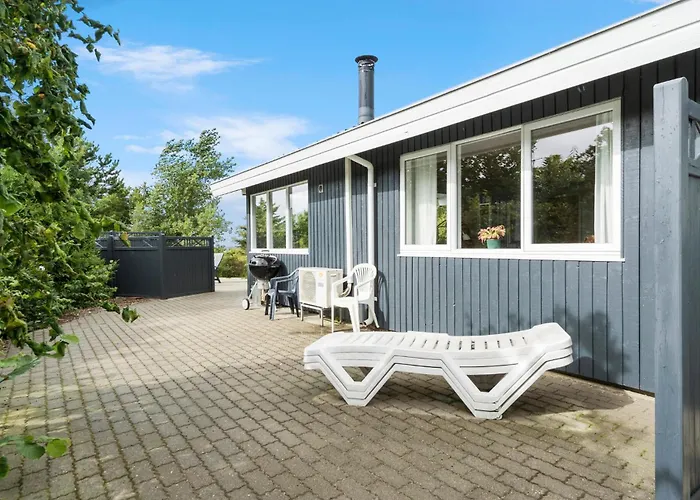 Σπίτι διακοπών 4 Bedroom Lovely In